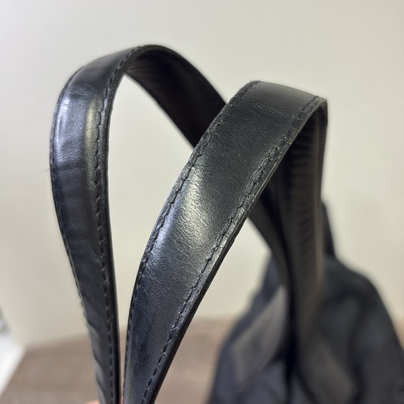 SOLD IN STORE CHANEL Travel Ligne Tote (2004-2005) - Picture 10 of 15